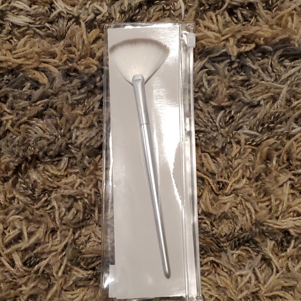 Small Fan Brush